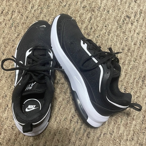 Nike Shoes - Nike